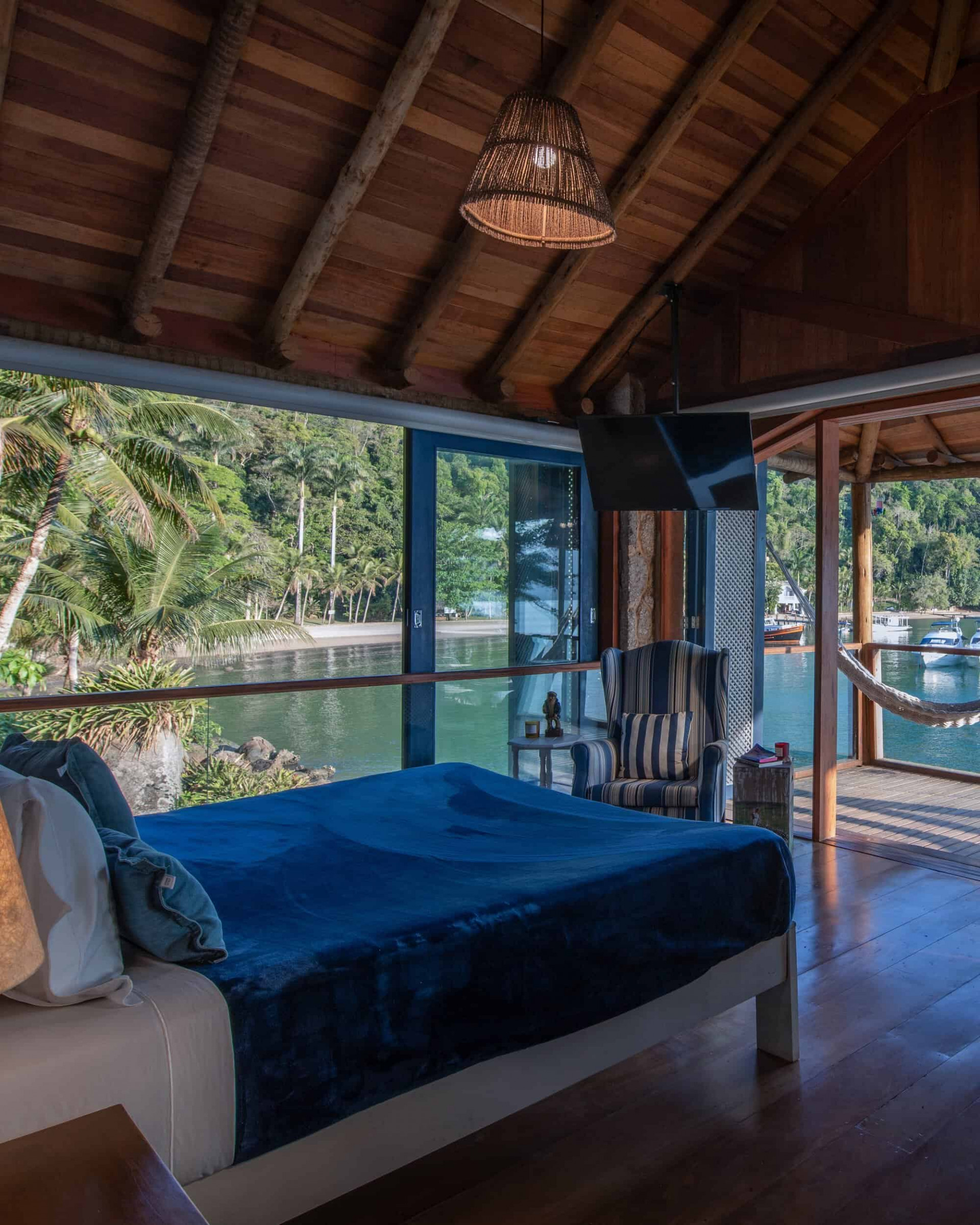 Habitación con vistas en la villa exclusiva enfrente del agua de Paraty